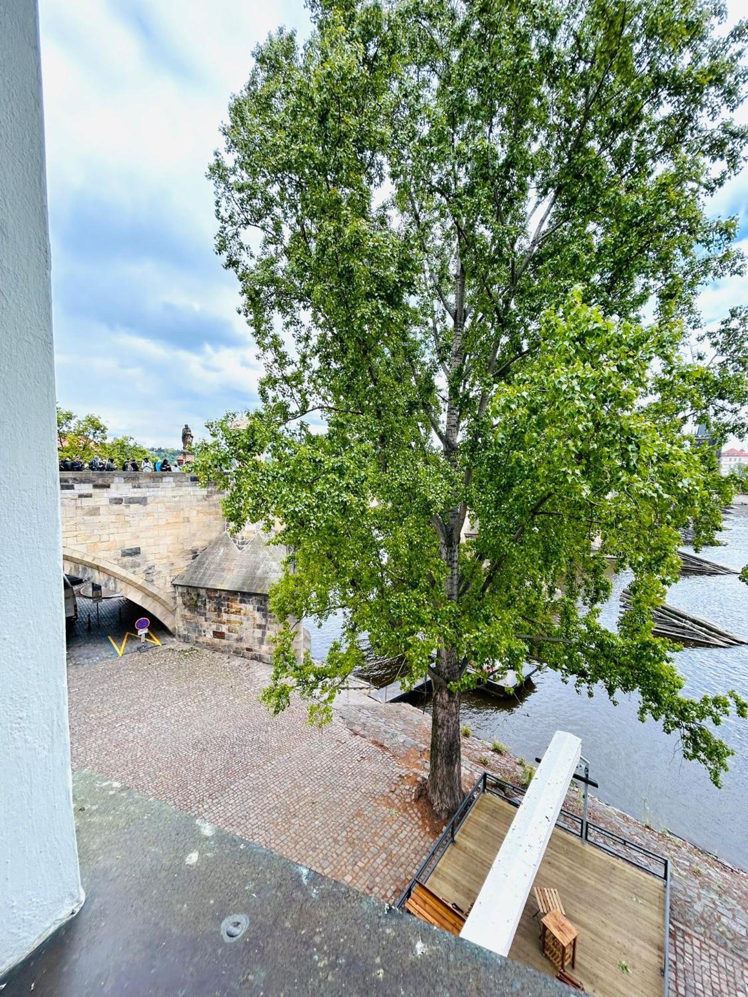 River View Residence By Charles Bridge Prague Exterior photo